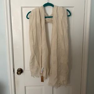 NWT🛍Cream Distressed Scarf